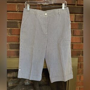 #6)  97% Cotton Picnic by C. P. W. 14 inches capri excellent condition like new.